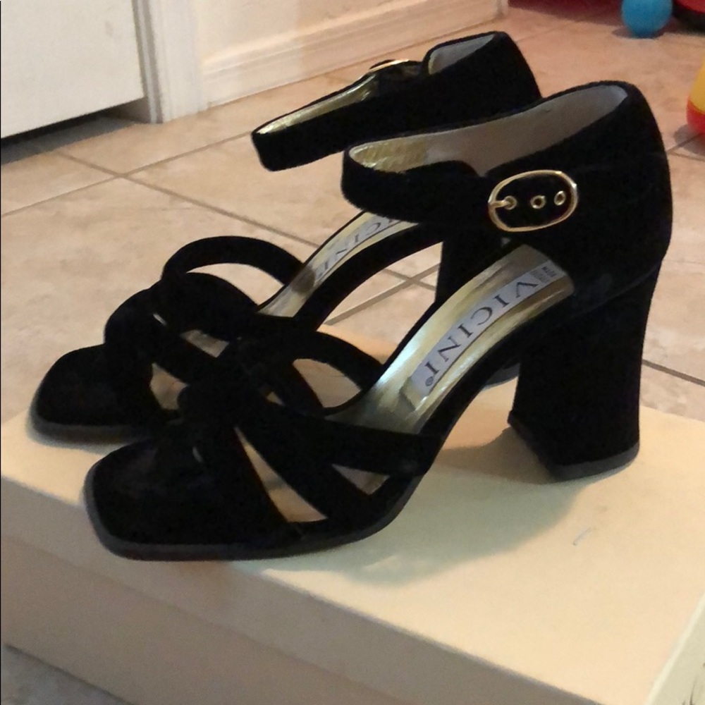 Heels - Picture 2 of 3